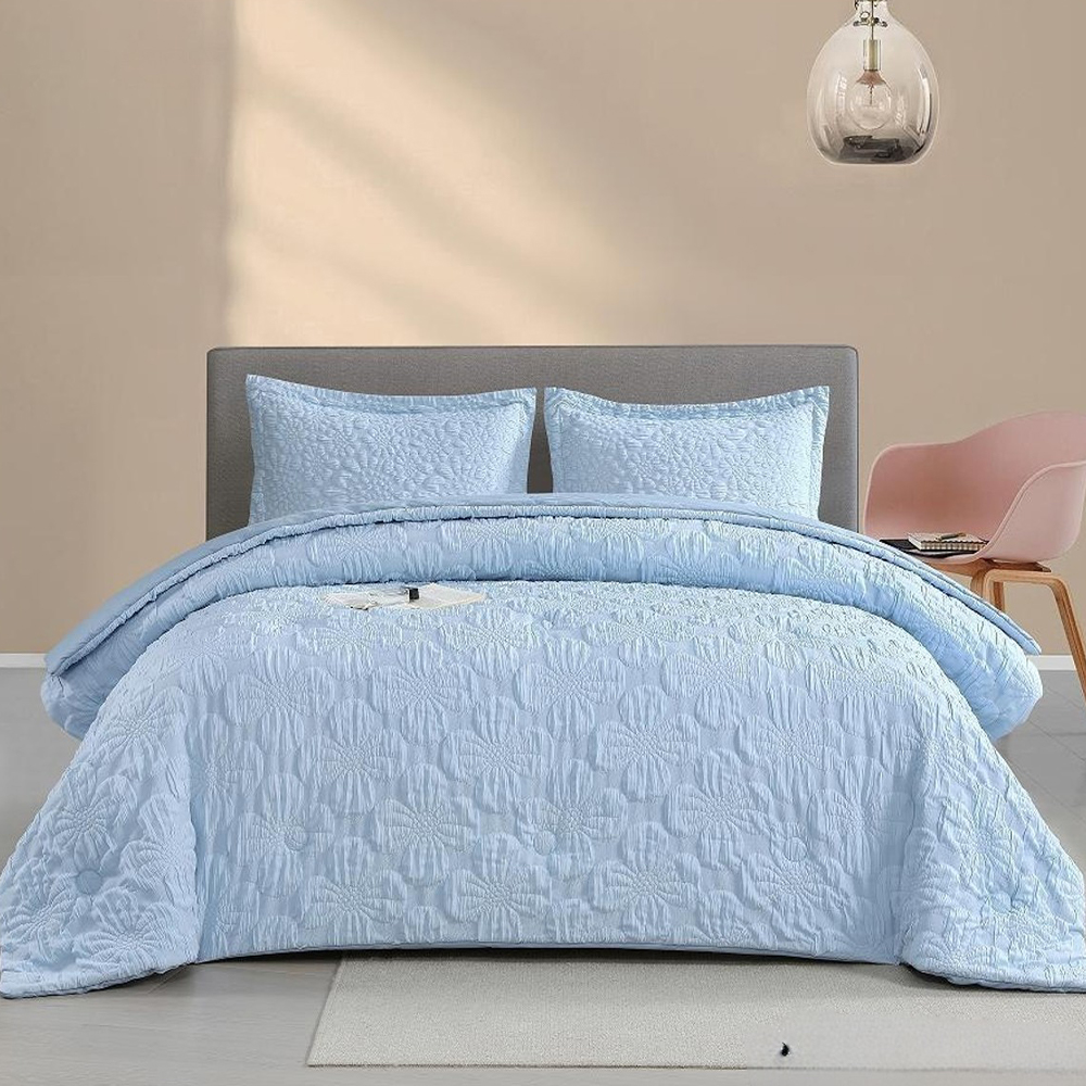 Bộ chăn ga gối đệm có họa tiết hoa nổi Berry