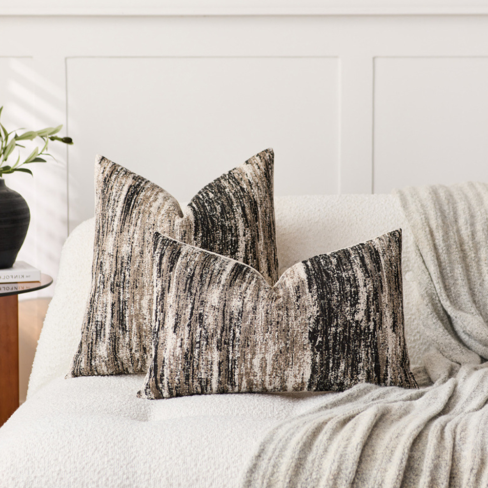 Gối trang trí đệm Chenille nét vẽ trung tính